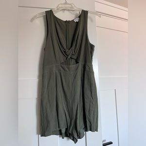 Le lis Romper with cutout size medium. Pockets, low cut.